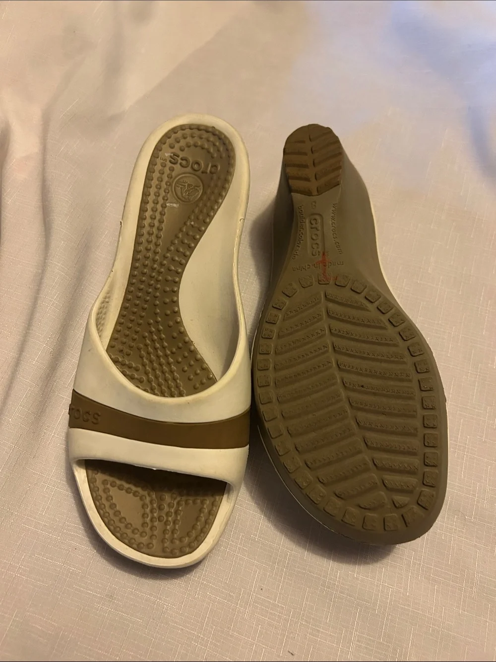 CROCS Women's White Slide Sandals with Brown Stripe - Picture 5 of 7